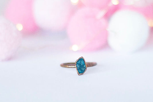 Raw blue apatite ring || handmade crystal ring || apatite ring || cinnamon dreams studio collection