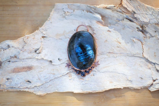 Stardust necklace with blue fire labradorite, amethyst and goldstone || unique handmade crystal necklace || cinnamon dreams studio